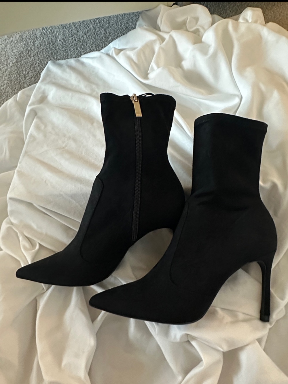 NWT Black Suede Pointed Toe Stiletto Above the Ankle Boot Size 5 - Picture 2 of 5